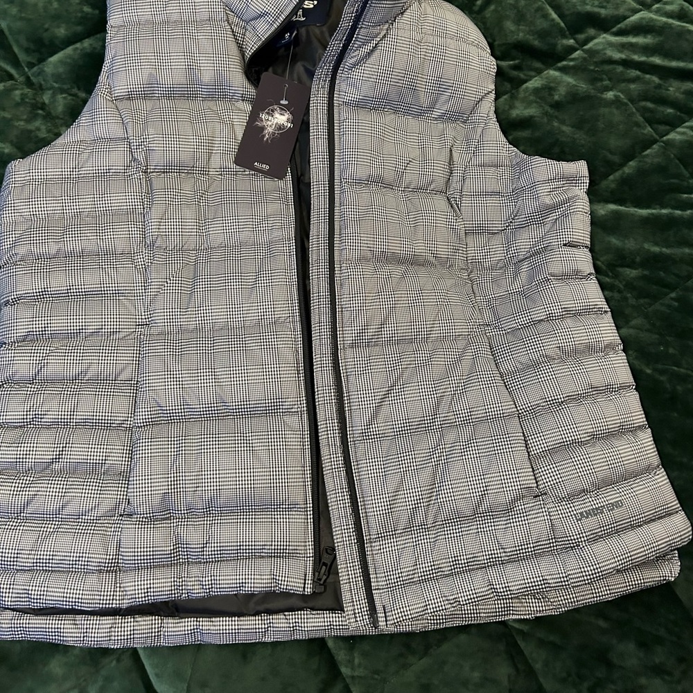 Ladies puffer vest. XL Lands End. NWT. Black and white plaid. Zippered.